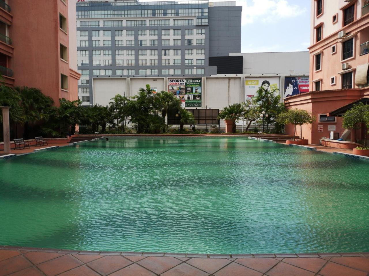 Marina Court Luxury Penthouse Aparthotel Kota Kinabalu Exterior photo