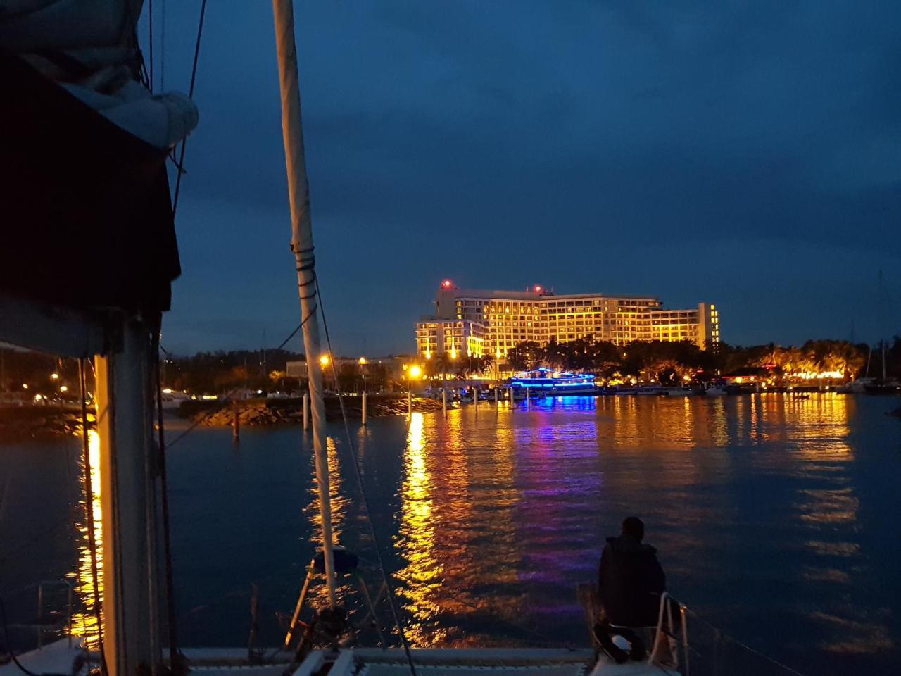 Marina Court Luxury Penthouse Aparthotel Kota Kinabalu Exterior photo