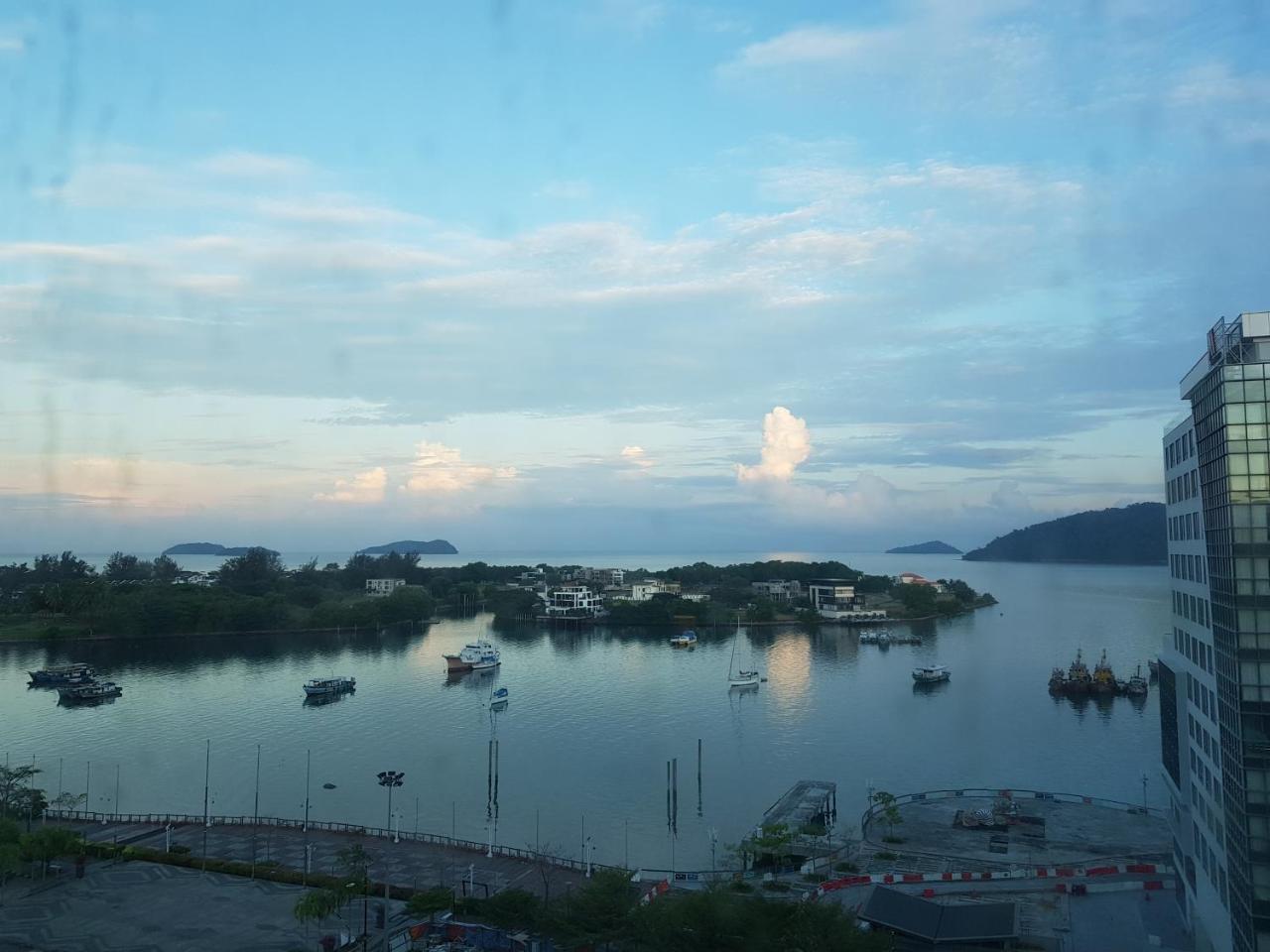 Marina Court Luxury Penthouse Aparthotel Kota Kinabalu Exterior photo